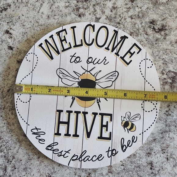 Bee Welcome Wall Decor Sign 'Mini' 🐝 - Picture 7 of 8